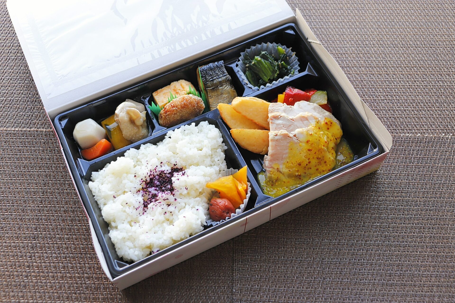 ホテル特製弁当（2,200円）